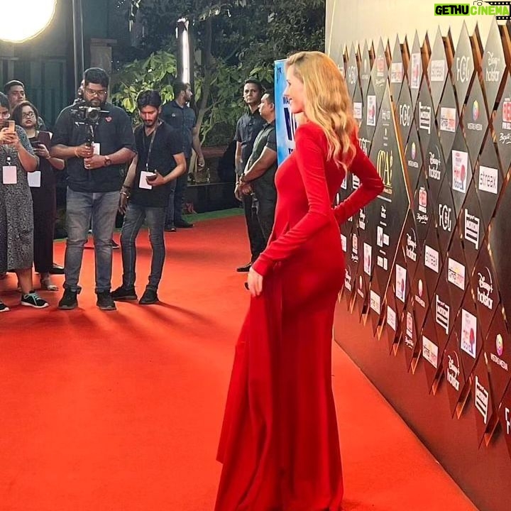 Wilma Elles Instagram - Critic's Choice Awards India 2024 @criticschoiceindia #nitinnanda @ajlinadrovic @nn_79_kr 🔵 #Mumbai #Bollywood Congratulations to @vikrantmassey on winning the Best Actor Award Dress by @gozdeisbilirrr 🧿