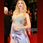 Wilma Elles Instagram - Biraz daha büyüsün, biraz daha büyüsün derken... Bu mutluluğu uzun zamandan beri Sizinle paylaşmak için sabırsızlandım... 🙏🙏🙏🤍🔮🧿👶✨🌞🎉@avsahcelik Elbise @selmaorucatelier
