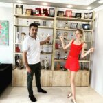 Wilma Elles Instagram - Ödül dolabim hazır!! 🍀🎇🧿🤍Birbirinden güzel ve değerli ödüllerim için ve o kadar güzel bir ödül dolabim için bin şükürler 🙏🍀 Iç mimarlık @exist.global @mustafaydogddu @avsahcelik