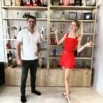 Wilma Elles Instagram - Ödül dolabim hazır!! 🍀🎇🧿🤍Birbirinden güzel ve değerli ödüllerim için ve o kadar güzel bir ödül dolabim için bin şükürler 🙏🍀 Iç mimarlık @exist.global @mustafaydogddu @avsahcelik