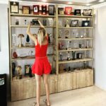 Wilma Elles Instagram - Ödül dolabim hazır!! 🍀🎇🧿🤍Birbirinden güzel ve değerli ödüllerim için ve o kadar güzel bir ödül dolabim için bin şükürler 🙏🍀 Iç mimarlık @exist.global @mustafaydogddu @avsahcelik