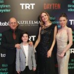 Wilma Elles Instagram - Tekden Film imzalı "Kızılelma - Bir Fetih Öyküsü" de oynamak büyük bir mutluluktu... Dün akşam TRT Dijital Platformunun Tabii.com’un lansmanı gerçekleşti... ve "Kızılelma - Bir Fetih Öyküsü" TABİİ.COM’ da 7. Mayıs’ta yayınlanacak... Nasıl bir heyecan... ✨🌟🤍🌞 Bu Dizi Fatih Sultan Mehmet’in çocukluk çağını anlatıyor... Onun önemi tartışılmaz....İyi Seyirler!! 7. Mayıs’ta herkesi Tabii.com’a bekliyoruz... Bütün muhteşem yapımlar 5 dilde yayınlanacak... Hakikaten bu uluslararası güçlü platform da olmak çok gurur verici... 🙏🙏 Çok teşekkür ederim 🙏🙏 @tekdenfilmyapim @kemal_tekden @tabii @trt1 @miracsozer @larissaturkozer Elbise by @alincetekstil @erbayekinci