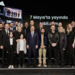 Wilma Elles Instagram - Tekden Film imzalı "Kızılelma - Bir Fetih Öyküsü" de oynamak büyük bir mutluluktu... Dün akşam TRT Dijital Platformunun Tabii.com’un lansmanı gerçekleşti... ve "Kızılelma - Bir Fetih Öyküsü" TABİİ.COM’ da 7. Mayıs’ta yayınlanacak... Nasıl bir heyecan... ✨🌟🤍🌞 Bu Dizi Fatih Sultan Mehmet’in çocukluk çağını anlatıyor... Onun önemi tartışılmaz....İyi Seyirler!! 7. Mayıs’ta herkesi Tabii.com’a bekliyoruz... Bütün muhteşem yapımlar 5 dilde yayınlanacak... Hakikaten bu uluslararası güçlü platform da olmak çok gurur verici... 🙏🙏 Çok teşekkür ederim 🙏🙏 @tekdenfilmyapim @kemal_tekden @tabii @trt1 @miracsozer @larissaturkozer Elbise by @alincetekstil @erbayekinci