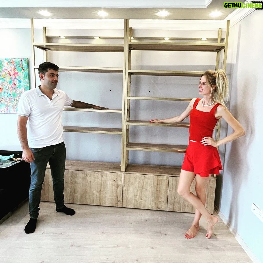 Wilma Elles Instagram - Ödül dolabim hazır!! 🍀🎇🧿🤍Birbirinden güzel ve değerli ödüllerim için ve o kadar güzel bir ödül dolabim için bin şükürler 🙏🍀 Iç mimarlık @exist.global @mustafaydogddu @avsahcelik
