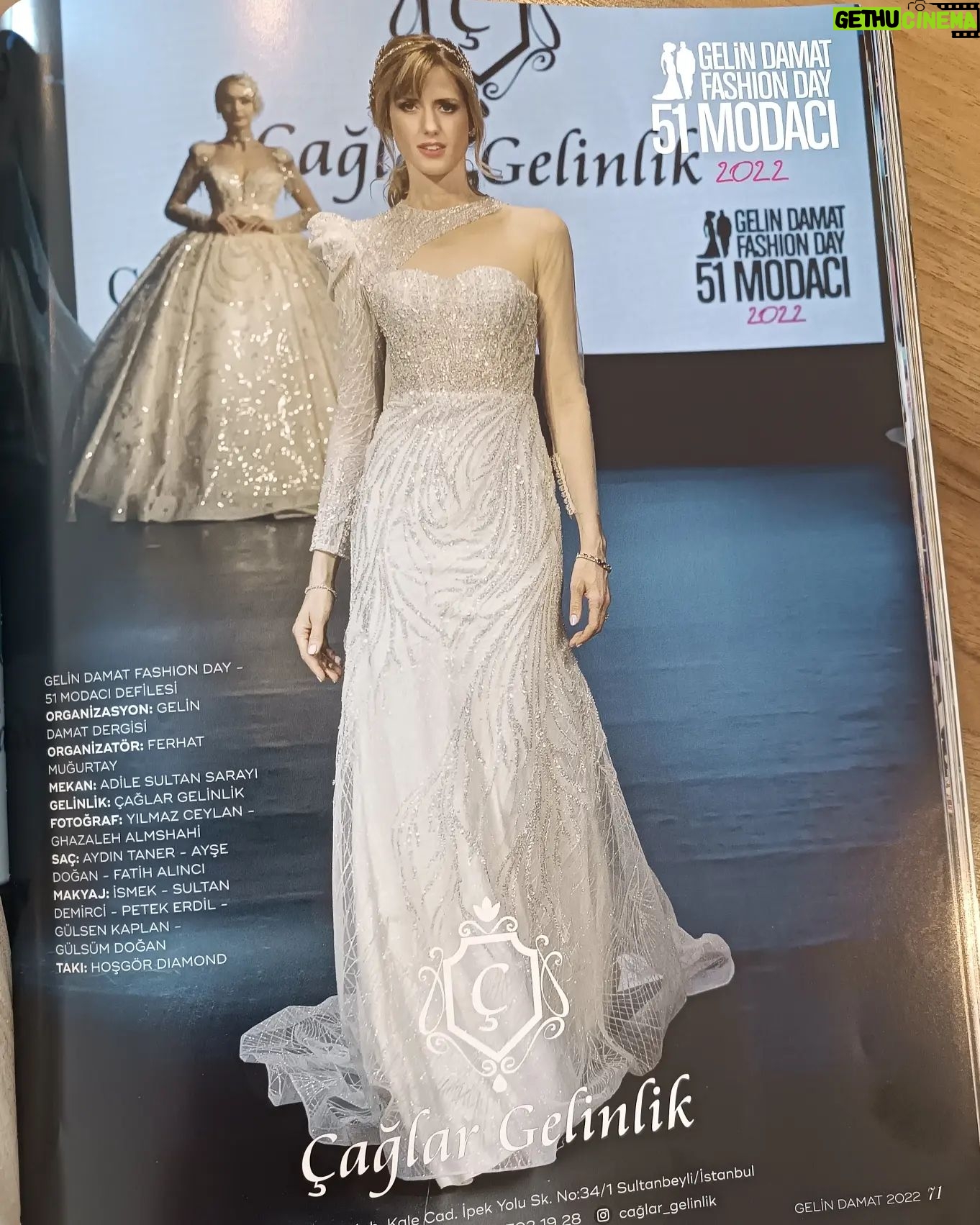 Wilma Elles Instagram - Gelin Damat Dergi Nin güncel kapak yüzü olmanın mutluluğunu yaşıyorum... Ne iyi denk geldi... çünkü tam o dönemde - şimdi evlendim.... O kadar çok çekimler ve defileeler için beyaz gelinlikleri giyindim ki herkes benim nikah fotoğrafları ilk önce bir performans olarak algıladı :)) şimdi de yavaş yavaş havalar ısınmaya başlıyor ve düğün sezon planlanıyor...Herkese mutluluklar dilerim!! Bir ömür boyu İnşallah ❤️ 2018 Nin eski kapak çalışmaları de ekledim....hangisi daha çok beğendiniz? @gelindamatdergisi @ferhatmugurtay @serhanserter_official @avsahcelik