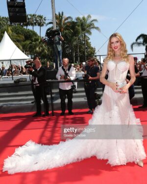 Wilma Elles Instagram - Cannes Film festival Red Carpet of "Fallen Leaves" wearing @gulaferatas ❤️ being styled by @nilufersatorius ❤️ #Hautecouture #cannes #filmfestival #dress #fallenleaves #wilmaelles #wilmaelles1