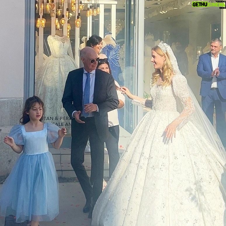 Wilma Elles Instagram - 22.11.22 evlilik tarihimiz 😌 Seninle herşeye EVET ♥️ @avsahcelik Aşklarım ♥️♥️ Nikah şahitlerim @asli_basar 🙏 @caglarsaltabas Muhteşem Gelinlikleri 🙏♥️💕 Nikahta @erismodaizmirofficial Plajda @huseyinkucukofficial