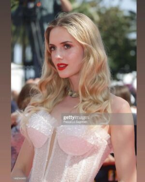 Wilma Elles Instagram - Cannes Film festival Red Carpet of "Fallen Leaves" wearing @gulaferatas ❤️ being styled by @nilufersatorius ❤️ #Hautecouture #cannes #filmfestival #dress #fallenleaves #wilmaelles #wilmaelles1