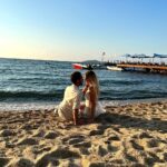 Wilma Elles Instagram – 22.11.22 evlilik tarihimiz 😌 Seninle herşeye EVET ♥️ @avsahcelik
Aşklarım ♥️♥️

Nikah şahitlerim @asli_basar 🙏
@caglarsaltabas

Muhteşem Gelinlikleri 🙏♥️💕
Nikahta @erismodaizmirofficial 
Plajda @huseyinkucukofficial