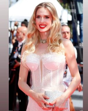 Wilma Elles Instagram - Cannes Film festival Red Carpet of "Fallen Leaves" wearing @gulaferatas ❤️ being styled by @nilufersatorius ❤️ #Hautecouture #cannes #filmfestival #dress #fallenleaves #wilmaelles #wilmaelles1