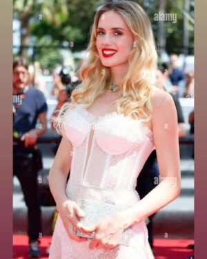 Wilma Elles Instagram - Cannes Film festival Red Carpet of "Fallen Leaves" wearing @gulaferatas ❤️ being styled by @nilufersatorius ❤️ #Hautecouture #cannes #filmfestival #dress #fallenleaves #wilmaelles #wilmaelles1