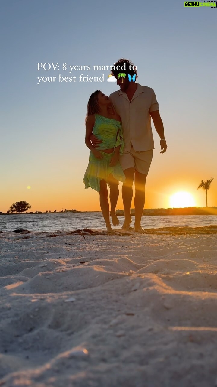 Witney Carson Instagram - Long overdue anniversary getaway! We were anxious leaving the boys so we drove a few hours to the gulf side so we could be close... It’s so pretty here and we’ve loved every second! This video really shows our height difference haha let’s see if you can guess 👇🏼🥰⛅️🌴🌊 #anniversary #getaway #husband #tall #husbandandwife #soulmate #bestfriend #fyp #partner #lifepartner #florida #clearwater