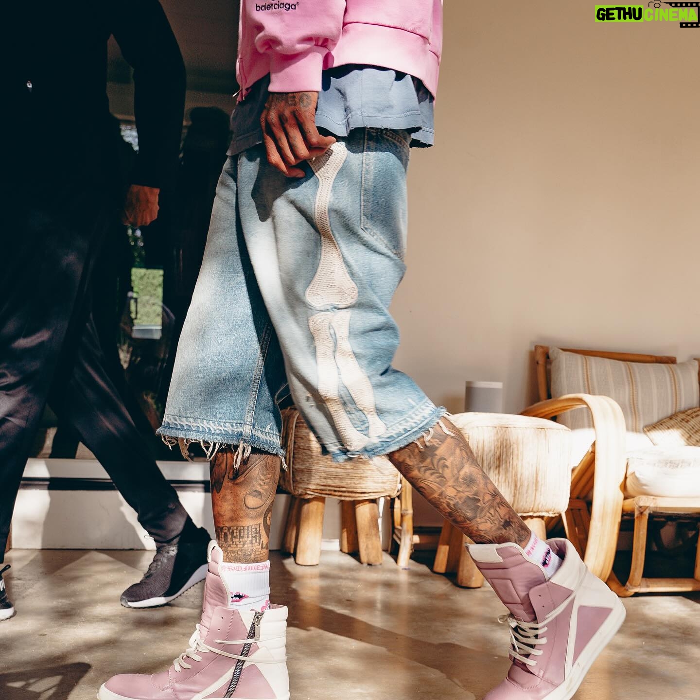Wiz Khalifa Instagram - Spend as much time as you can wit the homies. Tell em you’re proud of em. Give em hugs and tell em you love them. Taylor Gang The World.