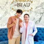 Worrawech Danuwong Instagram - ปีนี้มี2คอนเสิร์ตใหญ่ติดกัน ก็ต้องดูแลผิวพรรณกันหนักนิดนึง😅 นอกจากทาครีมโปะเซรั่มทุกวันแล้ว ก็ได้คุณหมอโบว์ @debeauclinic นี่แหล่ะครับที่มาช่วยเพิ่มความมั่นใจให้แดนอีก ขอบคุณมากๆเลยนะคร้าบ🤟🏻🥰