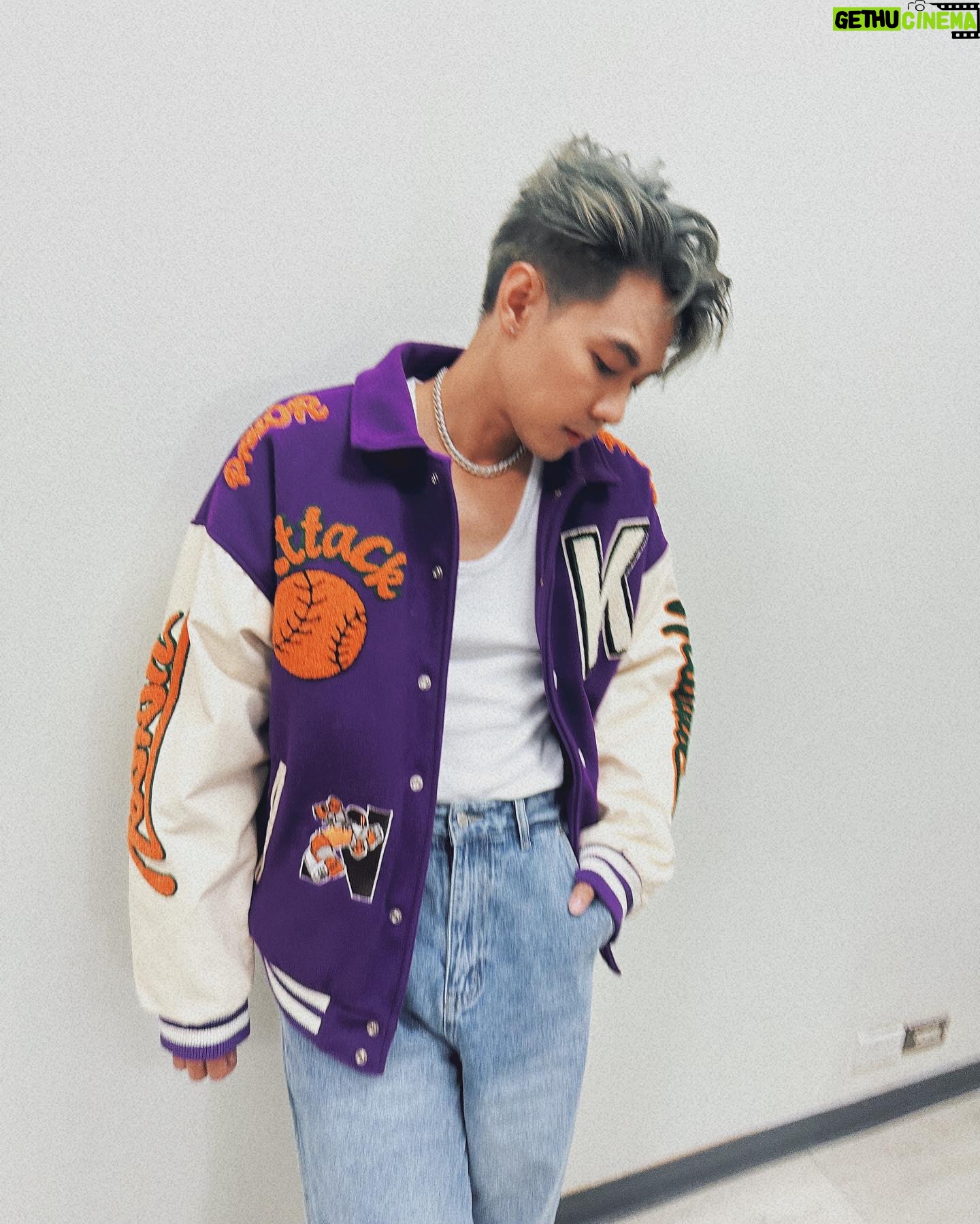 Worrawech Danuwong Instagram - พี่แดนพร้อมมาก!! เจอกันบนเวทีฝากกรี๊ดใส่หน้าพี่หน่อยนะ💚 #2kcelebration