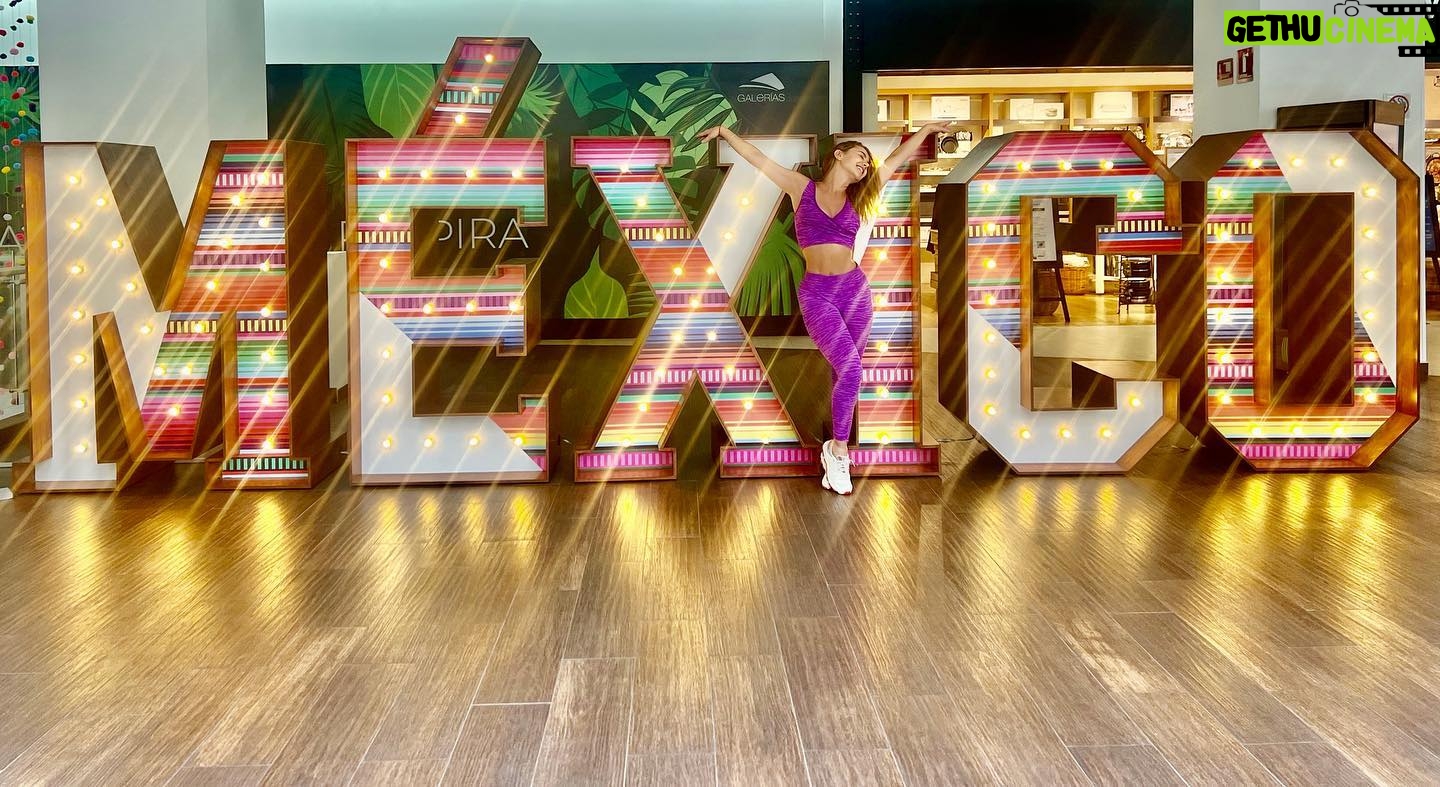 Ximena C贸rdoba Instagram - A como amo este M茅xico chinchaos!!! VIVA MEXICO!!!!!!!!#15deseptiembre馃嚥馃嚱 #mexico #fiestapatria #vivamexico