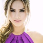 Ximena Córdoba Instagram - La vida no se detiene para nadie , Lo peor que te podría pasar es despertar un día y darte que ya no tienes tiempo para hacer esas cosas que siempre haz querido hacer ; Así que espero que dediques tu vida entera a perseguir tus sueños Por que solo ellos te van a llevar en donde tu corazón va a ser feliz