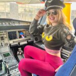 Ximena Córdoba Instagram - Que lindo fue visitar mi hermosa tierra #colombia🇨🇴 Lista para regresar a Mi México lindo y querido 🇲🇽♥️ #vivaaerobus #dejatevolar @vivaaerobus