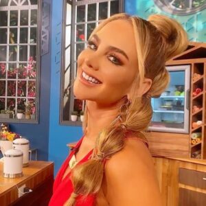 Ximena Córdoba Instagram - ♥️♥️♥️ hair @tanyslg
