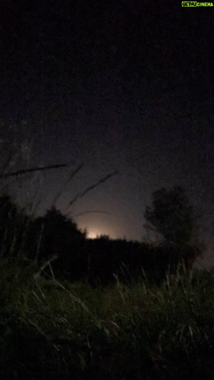 Ximena Córdoba Instagram - Amo la luna con locura y la vida nos regalo disfrutar de la luna más luminosa en las últimas noches hasta un eclipse increíble , 🙏 lo disfrutaste o te perdiste de esto ….. Analista lo que te regala vida y disfruta de observar, verlo detenidamente . VIVE TU PRESENTE Y AGRADECE