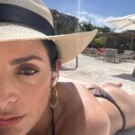 Ximena Herrera Instagram - Mi vida, mi tiempo, mi trabajo, mis errores, mis aciertos, son míos y son parte de la mujer en la que me he convertido. Qué afortunada soy por haber tomado siempre el camino más largo y complicado porque me ha empoderado en todos los sentidos. Se puede salir adelante sin pisotear a NADIE, sin escándalos, sin desesperación y sin depender de nadie. No es fácil, pero nada de lo que vale la pena en la vida, lo es. Gracias a todos los que me acompañan todos los días es esta nueva forma de comunicarnos. Los valoro muchísimo. Y gracias a todos los que me enseñaron que no existe amor más grande que el propio. ☺️🙌🙏💕 #VibraBonito #CreeEnTi #NoCompitasConNadie #setumejorversion #CumpleTusMetas #Resiliencia 🌱 #FemalePower 🙌