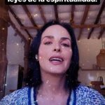 Ximena Herrera Instagram - Las 4 leyes de la espiritualidad que enseñan en la India. Leí este texto años atrás… me lo volví a cruzar y se los comparto por si les resuena. 🙏📿 #Namaste #VibraBonito #suelta #fluye 💕🙌