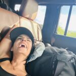 Ximena Herrera Instagram - La belleza y comodidad que puedo encontrar en el silencio, las risas, en compañía , en la naturaleza, en la comida, en los atardeceres y amaneceres son los que realmente me nutren el alma y la vida. Esta vacación está siendo de mis regalos más grandes después de 5 meses de muchísimo trabajo. Me siento bendecida y quiero irles compartiendo lo poco/mucho que voy digiriendo. #Fluye #Suelta #disfruta #escúchate #Scroll ➡️ 💛 #vibrabonito #sinFiltro