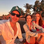 Ximena Herrera Instagram - La belleza y comodidad que puedo encontrar en el silencio, las risas, en compañía , en la naturaleza, en la comida, en los atardeceres y amaneceres son los que realmente me nutren el alma y la vida. Esta vacación está siendo de mis regalos más grandes después de 5 meses de muchísimo trabajo. Me siento bendecida y quiero irles compartiendo lo poco/mucho que voy digiriendo. #Fluye #Suelta #disfruta #escúchate #Scroll ➡️ 💛 #vibrabonito #sinFiltro