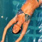 Ximena Herrera Instagram - Dejar que las cosas fluyan no es lo mismo que nadar contra corriente… encuentra tu centro, mantén tu equilibrio y toma decisiones cuando te encuentres ahí. #VibraBonito 💓