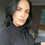 Ximena Herrera Instagram - Y sí… soy de esas personas que atraviesan océanos , trenes, aviones , sacrifican horas de sueño y lo que sea necesario para pasar aunque sea un mínimo de tiempo con las personas que ama. Hay gente que simplemente lo vale y es hermoso sentir que el amor y el esfuerzo que pones se triplica en pequeños hermosos detalles que hacen que todo valga la pena 🥲. #LuckyMe🍀🎄☃️ #Family