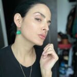 Ximena Herrera Instagram - Menos es más. Siempre. #VibraBonito #LoveYourself 🖤