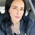 Ximena Herrera Instagram - Hay que aprender a darle la vuelta a las cosas que nos disgustan. Hoy, por ejemplo, a pesar de estar consciente de que el tráfico me desespera… 😂, decidí usar ese “tiempo muerto” para CREAR, CREER Y VISUALIZAR. Parece una tontería , pero cuando lo practicas, hasta llegas a disfrutarlo. #PensamientosEnElTráfico #Cree #Crea #TheBestIsYetToCome 🙇🏻‍♀️🦈🐋🐲