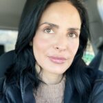 Ximena Herrera Instagram - Hay que aprender a darle la vuelta a las cosas que nos disgustan. Hoy, por ejemplo, a pesar de estar consciente de que el tráfico me desespera… 😂, decidí usar ese “tiempo muerto” para CREAR, CREER Y VISUALIZAR. Parece una tontería , pero cuando lo practicas, hasta llegas a disfrutarlo. #PensamientosEnElTráfico #Cree #Crea #TheBestIsYetToCome 🙇🏻‍♀️🦈🐋🐲