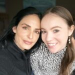 Ximena Herrera Instagram - Y sí… soy de esas personas que atraviesan océanos , trenes, aviones , sacrifican horas de sueño y lo que sea necesario para pasar aunque sea un mínimo de tiempo con las personas que ama. Hay gente que simplemente lo vale y es hermoso sentir que el amor y el esfuerzo que pones se triplica en pequeños hermosos detalles que hacen que todo valga la pena 🥲. #LuckyMe🍀🎄☃️ #Family