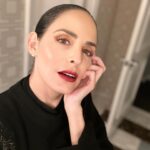 Ximena Herrera Instagram - A veces tenemos todas las excusas para cerrar el corazón y volvernos fríos y distantes, hacemos consciencia de que no todo el mundo haría lo mismo que tú hiciste o haces por ellos; no obstante, vinimos a este mundo a evolucionar y romper patrones. Usa el cerebro , pero deja la puerta abierta para aquellos que sí valoran tu tiempo y tu existencia. #VibraBonito #OpenYourHeart 🖤💋 #felizInicioDeSemana