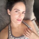 Ximena Herrera Instagram - Lo simple, sin filtros, lo correcto, lo honesto, lo real… todos, o muchos, queremos predicar con ese ejemplo, pero qué difícil es hacerlo todo el tiempo, no? . Es una tarea diaria. #Ámate #VibraBonito