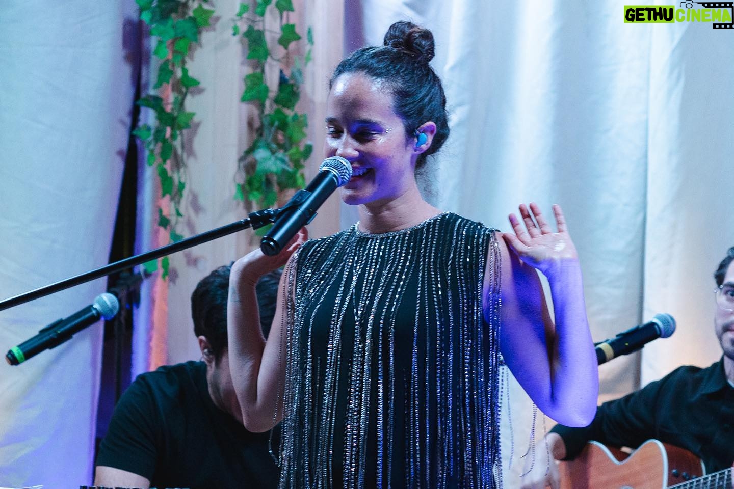 Ximena Sariñana Instagram - Un show acústico muy especial en @linglingmexicocity 🫰🏼