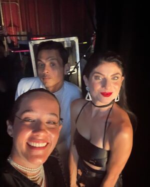 Ximena Sariñana Instagram - Gracias Arieles, gracias @academiacinemx, gracias GDL, gracias @styledbylorenza @zulemakeup y @ernestovargas_hair @dior por mi matrix revival, y a mi mamá por ser la mejor date.