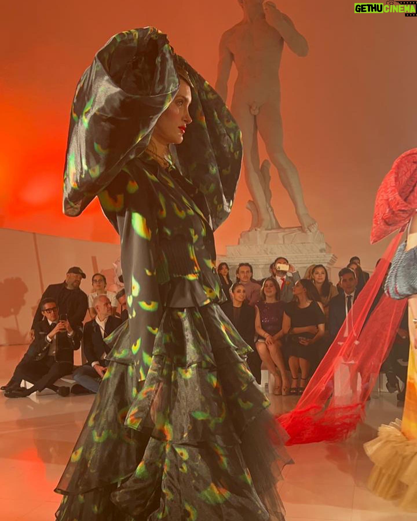 Ximena Sariñana Instagram - De esas experiencias increíbles, una pasarela espectacular 🫶🏼. @armandotakeda @fashionweekmx #disney