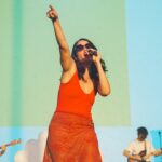 Ximena Sariñana Instagram - Disfrutando de este solazo de Mexicali, gracias por este increíble show 🫶🏼 📸 @apanauu y @bebosik