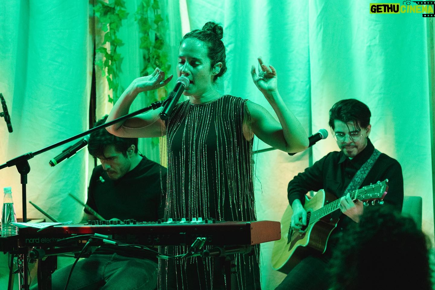 Ximena Sariñana Instagram - Un show acústico muy especial en @linglingmexicocity 🫰🏼