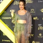 Ximena Sariñana Instagram - Pasándola padre en los #Eliotawards2023 😎✌🏼 @eliotmedia 📷 @apanauu