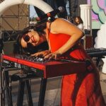 Ximena Sariñana Instagram - Disfrutando de este solazo de Mexicali, gracias por este increíble show 🫶🏼 📸 @apanauu y @bebosik