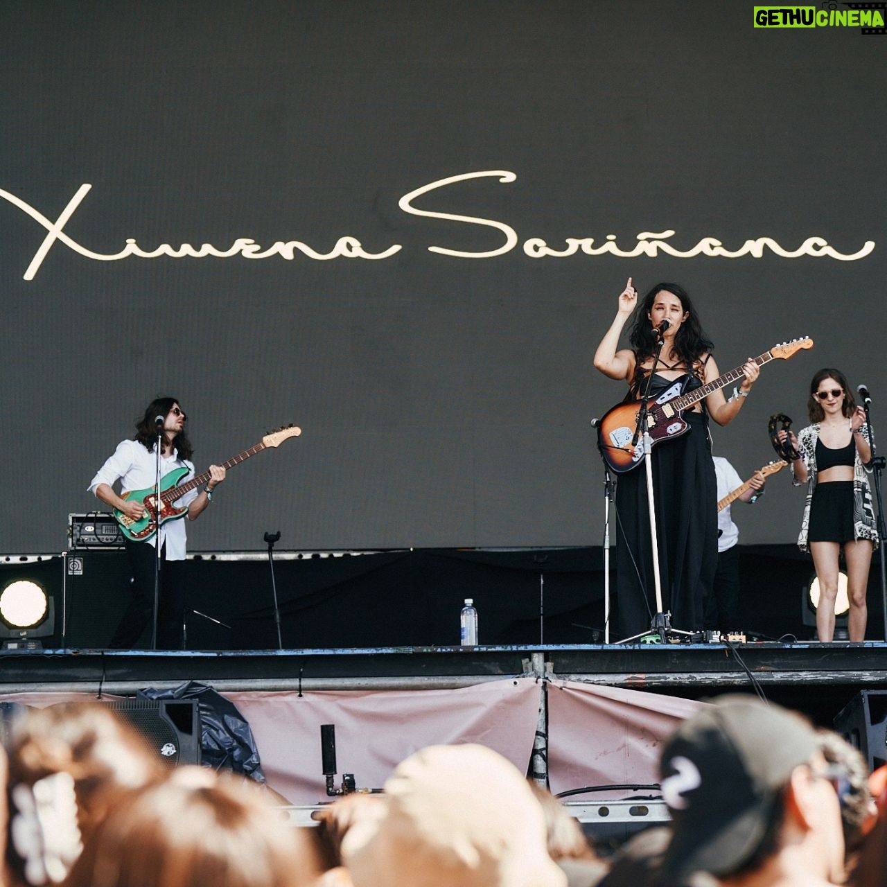 Ximena Sariñana Instagram - El show en @lollapaloozaar fue una experiencia muy bonita. Desde el momento en que pisamos el escenario hasta la última nota. Gracias por hacerme parte de esto LQM 💙 📷 @cataalmada_music @lollapaloozaar