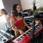 Ximena Sariñana Instagram - Ensayos listos para este fin de semana el 15 de marzo en @lollapaloozacl y el 17 de marzo en @lollapaloozaar 🫶🏼 ¿a quién veremos por ahí?