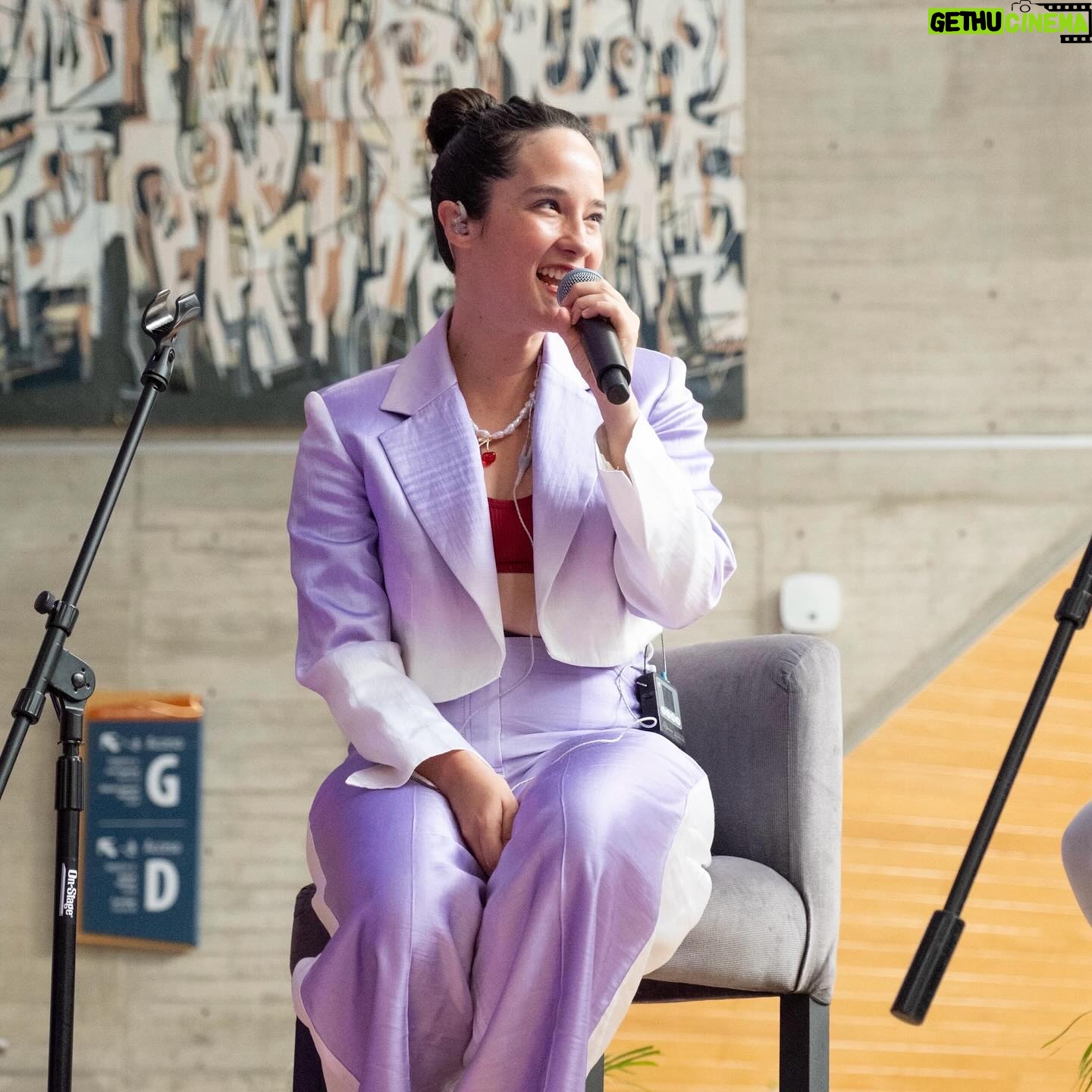 Ximena Sariñana Instagram - Es muy fuerte ver materializado un proyecto con el que llevas tiempo soñando, y que parece algo muy lejano y muy poco posible. Nos lo imaginamos y pasó. Hoy presentamos HeraHSBC @festivalherahsbc , festival conformado 100% por mujeres, un paso firme para la inclusión femenina en esta hermosa industria, un fest hecho por nosotras para todxs. Gracias equipo por hacerlo posible. @pacosierra @ichusita @aleruba @brencl @elispaprika @clau_yannick29 @javo020 @seitrack y gracias a todas las que nos precedieron, sin ustedes no estaríamos aquí. @festivalherahsbc #FestivalHeraHSBC #HeraHSBC24 #DeEllasParaTodxs 📷 @liliestradamx