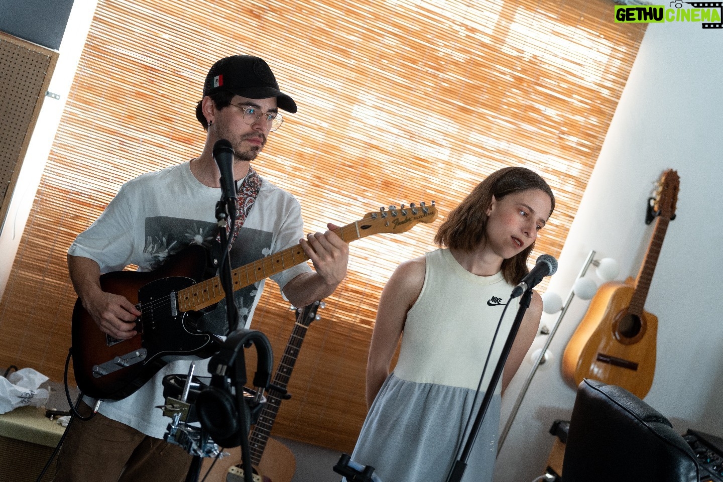 Ximena Sariñana Instagram - Ensayos listos para este fin de semana el 15 de marzo en @lollapaloozacl y el 17 de marzo en @lollapaloozaar 🫶🏼 ¿a quién veremos por ahí?