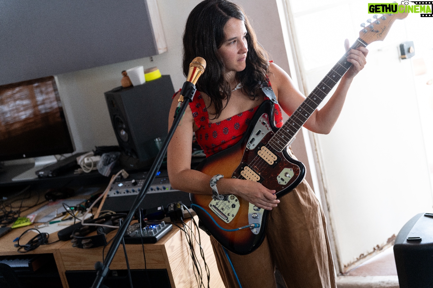 Ximena Sariñana Instagram - Ensayos listos para este fin de semana el 15 de marzo en @lollapaloozacl y el 17 de marzo en @lollapaloozaar 🫶🏼 ¿a quién veremos por ahí?
