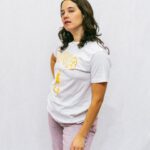 Ximena Sariñana Instagram – Hoy quiero compartirles que mi merch está disponible. Cada pieza ha sido cuidadosamente diseñada para reflejar la esencia de mi música y estilo. Estoy emocionada de que tengan la oportunidad de llevar un pedacito de esta experiencia con ustedes. Link en Bio/Stories.