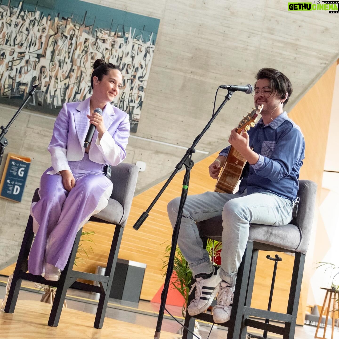 Ximena Sariñana Instagram - Es muy fuerte ver materializado un proyecto con el que llevas tiempo soñando, y que parece algo muy lejano y muy poco posible. Nos lo imaginamos y pasó. Hoy presentamos HeraHSBC @festivalherahsbc , festival conformado 100% por mujeres, un paso firme para la inclusión femenina en esta hermosa industria, un fest hecho por nosotras para todxs. Gracias equipo por hacerlo posible. @pacosierra @ichusita @aleruba @brencl @elispaprika @clau_yannick29 @javo020 @seitrack y gracias a todas las que nos precedieron, sin ustedes no estaríamos aquí. @festivalherahsbc #FestivalHeraHSBC #HeraHSBC24 #DeEllasParaTodxs 📷 @liliestradamx